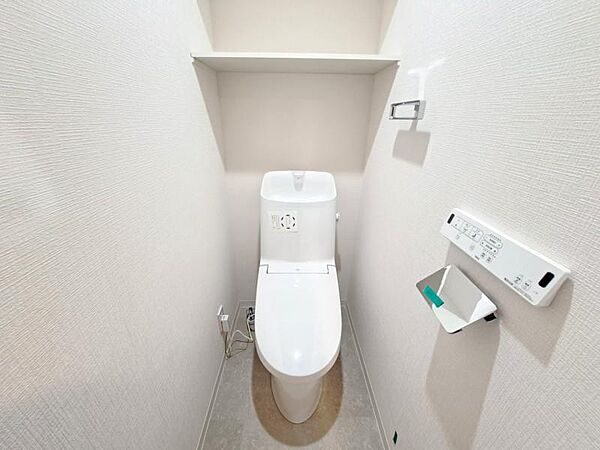 ウォシュレット付き清潔感の溢れるトイレです。落ち着いた空間で安らぎのひとときをお過ごし頂けます。