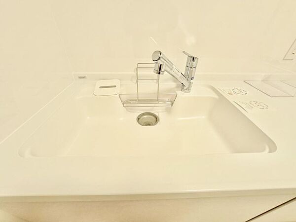 キッチンの水栓には、浄水器を標準装備。水道水をそのまま飲むことができ、お米などをおいしく炊くことも可能です。