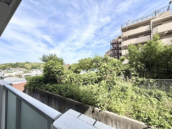 この街ならではの美しい風景と、ここから紡がれる物語が始まります。