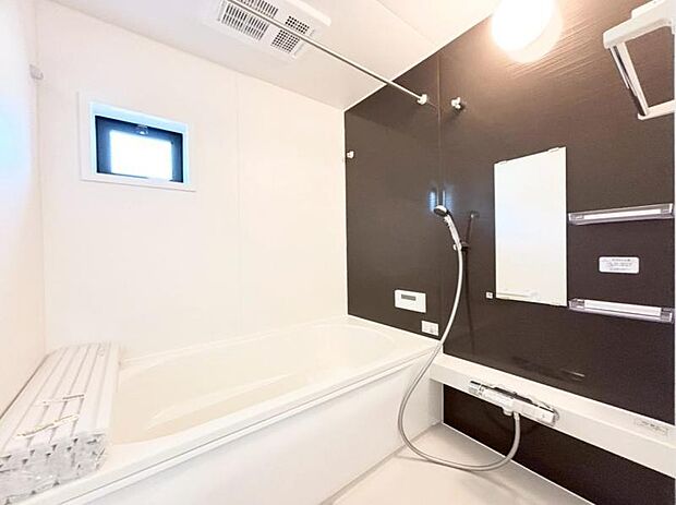 高級感を演出する内装の浴室は、心休まるくつろぎのスペースにも癒しのスペースにもなる空間です。(2026.2.15撮影)