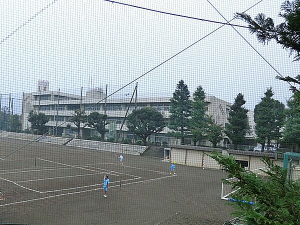 横浜市立六角橋中学校　840ｍ