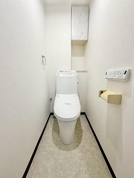ウォシュレット付き清潔感の溢れるトイレです。落ち着いた空間で安らぎのひとときをお過ごし頂けます。