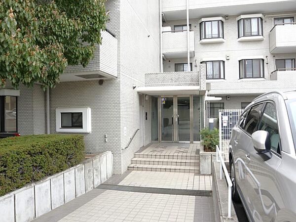 居住者の帰り、訪れる方を優しく迎えてくれるエントランスです。