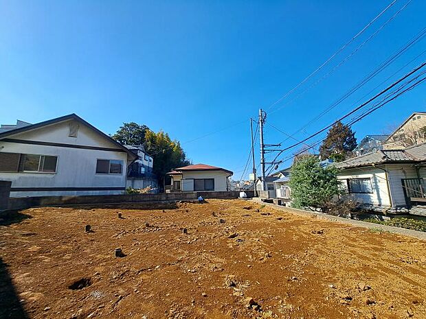 東側からの外観。豊かな居住性とクオリティが見事に調和した住空間は住まうことの喜びを感じさせてくれます。