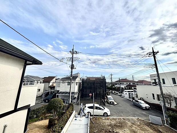 この街ならではの美しい風景と、ここから紡がれる物語が始まります