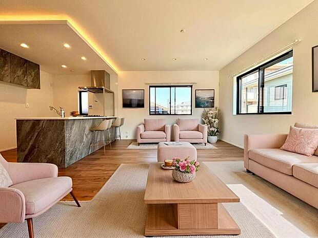 リビング(配置してある家具はCGによるイメージです) 光と風があふれる開放的なリビングダイニングには自然と家族みんなが集まってきます。(2026.3.21写真撮影)