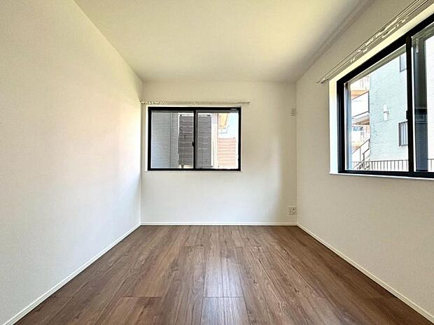 住まう方自身でカスタマイズして頂けるようシンプルにデザインされております。(2026.3.21写真撮影)