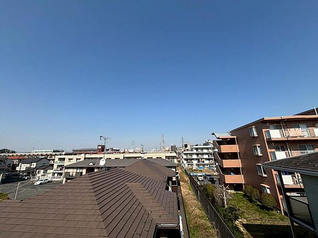バルコニーからの眺望。季節による景色の変化を日常の生活と共に感じてください。(2026.3.21写真撮影)