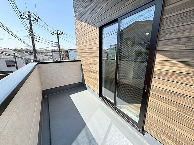 開放感のある眺望。陽光、風通しのよいワイドバルコニー。お洗濯物も乾かしやすいですね。