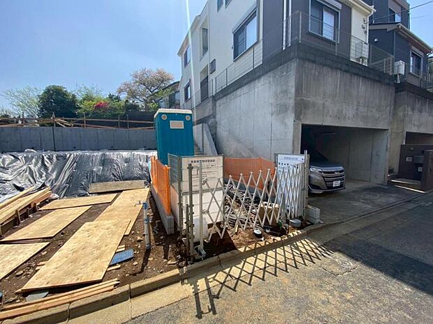 現地の状態をご覧いただくことで、隣接した環境をしっかりとご確認いただけます（2026.4.11撮影）