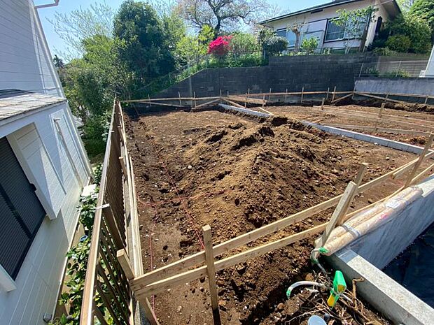 現地の状態をご覧いただくことで、隣接した環境をしっかりとご確認いただけます（2026.4.11撮影）