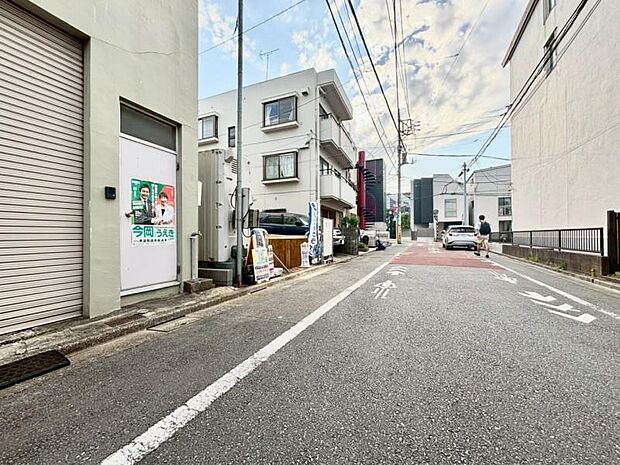 前面道路6.1～6.6ｍです。毎日のお車の出し入れもストレスなく行えます。【2026.5.29撮影】