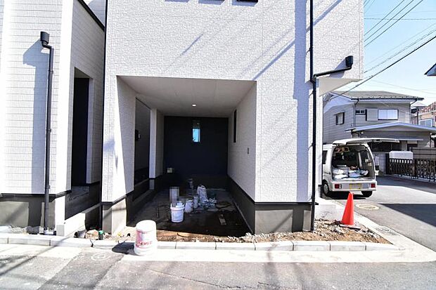 敷地内に設けられた駐車スペース。