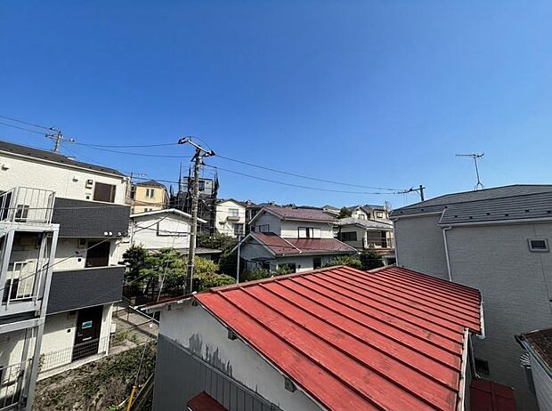 この街ならではの美しい風景と、ここから紡がれる物語が始まります。