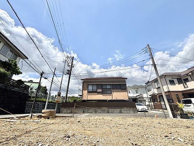 完成前の今だからこそ、住まいの創造が膨らむご案内をいたします。【2026.5.12撮影】