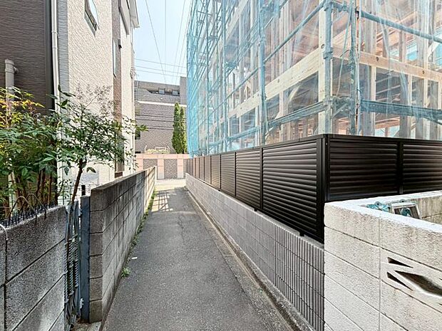 完成前からお問い合わせ多数の物件でございます。現地のご見学・周辺環境の確認、ローン相談までワンストップでご対応させていただきます。（2026.5.16）