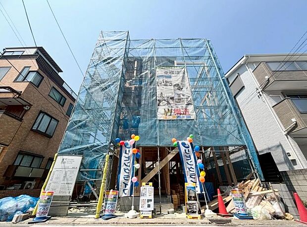 人気エリアに誕生する新築戸建。建築中だからこそ、完成前に陽当たり・周辺環境までじっくりとご確認いただけます。（2026.5.16）