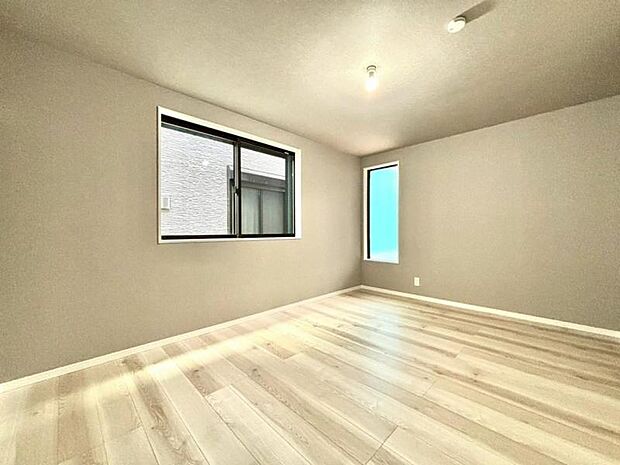 独立性を高めたお部屋。たっぷりの収納も配備しており、片付いた空間を実現出来そう。(2026.5.21撮影)
