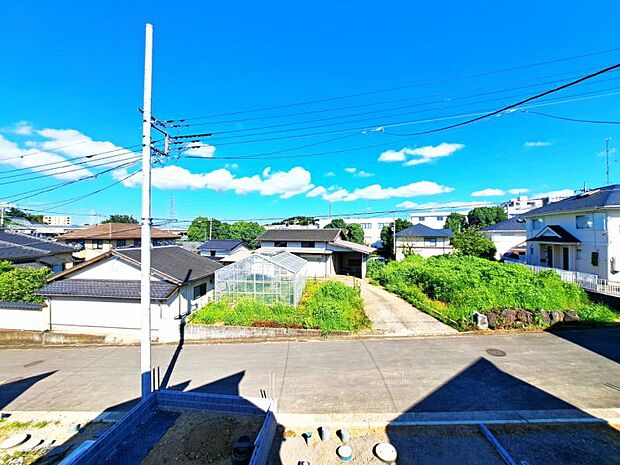 この街ならではの美しい風景と、ここから紡がれる物語が始まります。