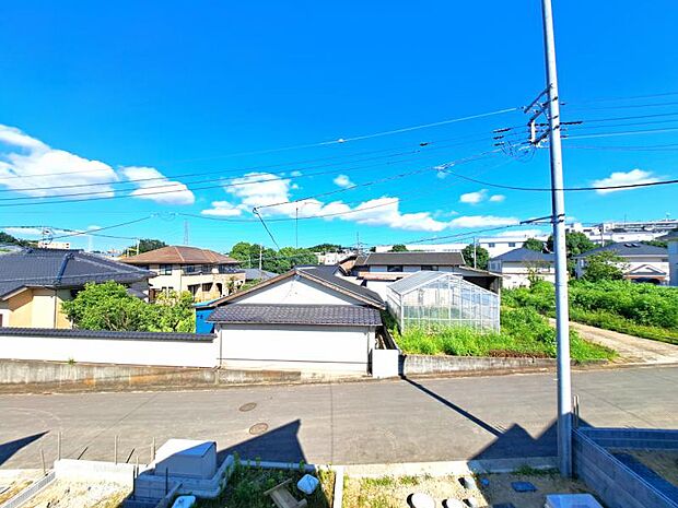 この街ならではの美しい風景と、ここから紡がれる物語が始まります。