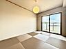 和室：続き間の6帖の和室は小さなお子様の遊びスペースとしても、老後の生活にも重宝します。