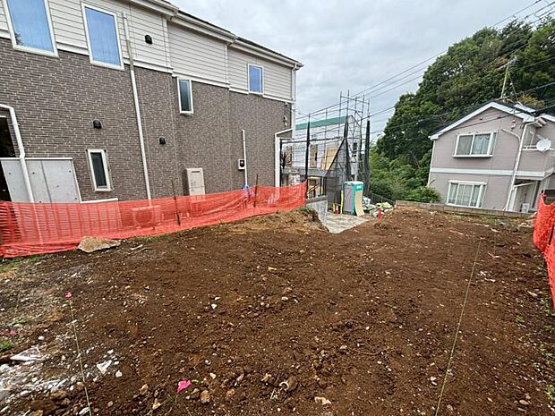 現地の状態をご覧いただくことで、隣接した環境をしっかりとご確認いただけます(2026.5.25撮影)