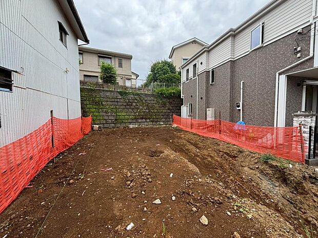 たっぷりと陽光が注がれる明るい空間。家族の成長に対応できる永住仕様の間取り形成を実現します(2026.5.25撮影)