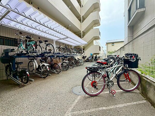 敷地内に設けられた駐輪スペース。