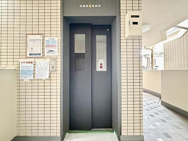 エレベーター　荷物の多い時などに便利なエレベーターを設置。快適なマンションライフをお楽しみいただけます。