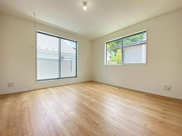 各部屋に備えられたクローゼット。普段使わないものなども収納可能ですので、居室を広く使うことが出来ます。