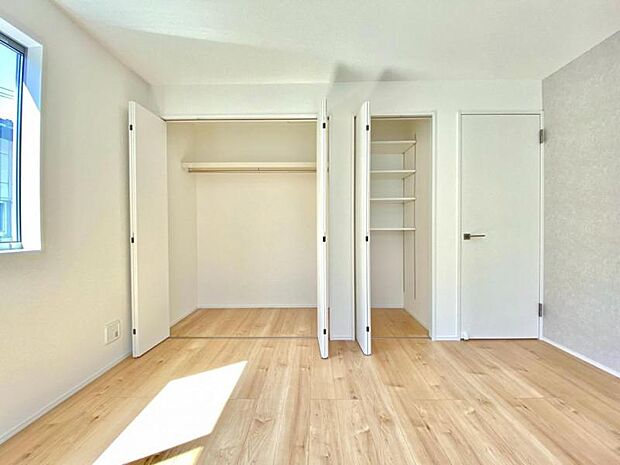 収納を全室に設置。衣類はもちろん、部屋ごとに必要なものを細かく収納でき、利便性も高まります。