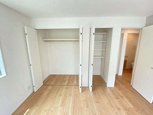 収納を全室に設置。衣類はもちろん、部屋ごとに必要なものを細かく収納でき、利便性も高まります。
