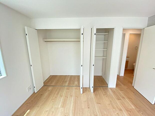 収納を全室に設置。衣類はもちろん、部屋ごとに必要なものを細かく収納でき、利便性も高まります。