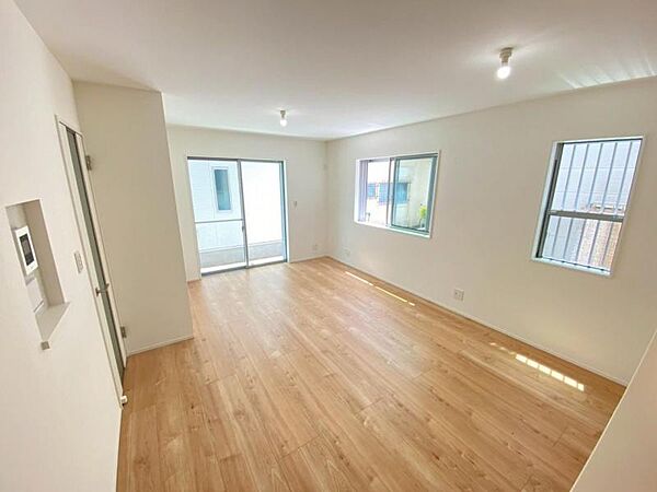 3階建てに比べ上下階への移動が少なく、お年寄りがいらっしゃるご家庭や、ご自身の老後を考えると安心感が高まります。