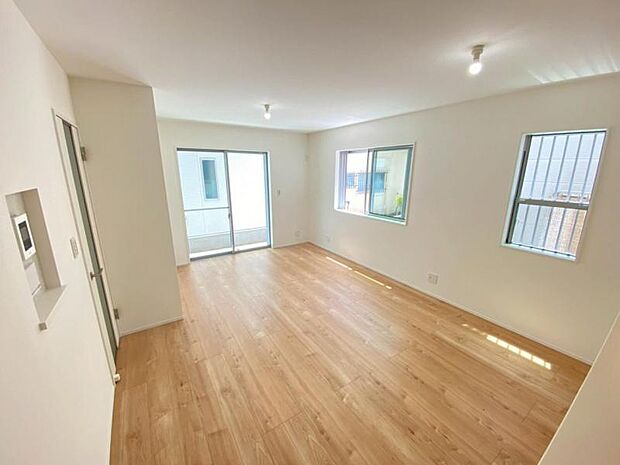 3階建てに比べ上下階への移動が少なく、お年寄りがいらっしゃるご家庭や、ご自身の老後を考えると安心感が高まります。