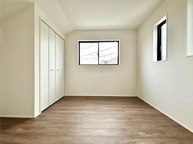 独立性を高めたお部屋。たっぷりの収納も配備しており、片付いた空間を実現出来そう。