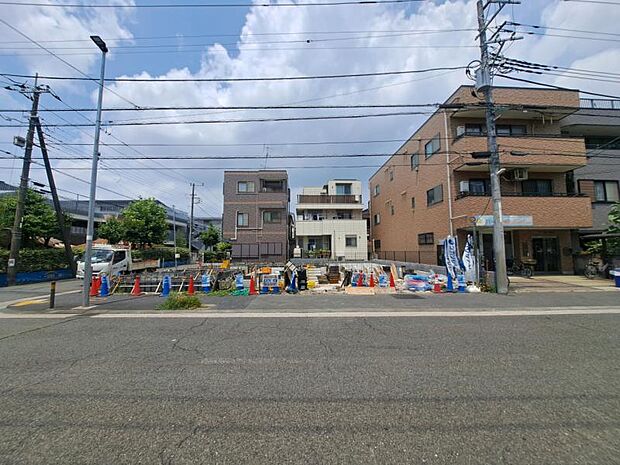 この場所だからこそ叶えられる開放感、陽光を取り入れた住宅です。是非現地でご体感くださいませ。(2026年7月撮影)