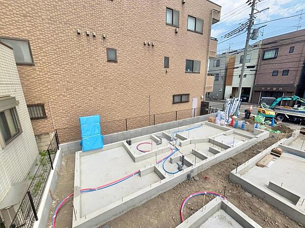 完成前の状態をご覧いただくことで、隣接した環境もしっかりとご覧いただけます。(2026年7月撮影)