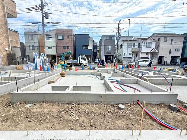 完成前の状態でも、隣接した環境もしっかりとご覧いただけます。(2026年7月撮影)