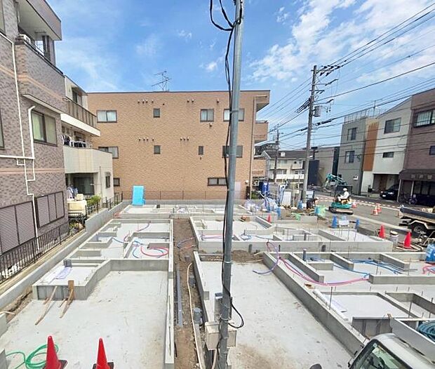 完成前の今だからこそ、住まいの創造が膨らむご案内をいたします。(2026年7月撮影)