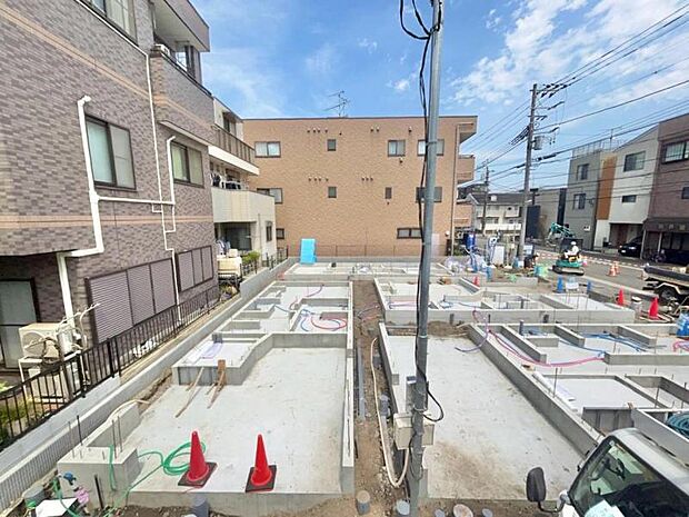 完成前の状態ですが、隣接した環境もしっかりとご覧いただけます。【2026.7月撮影】