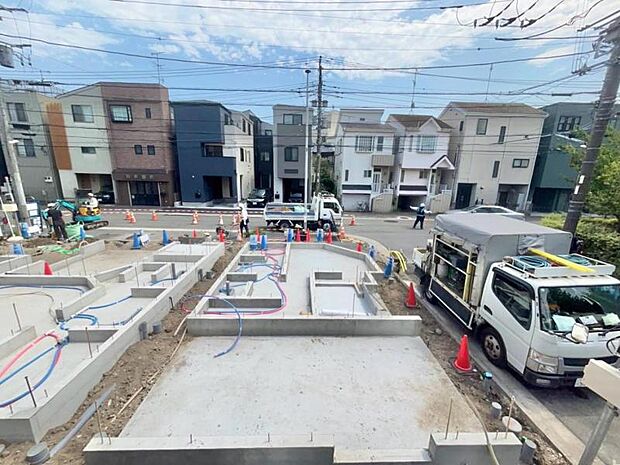 完成前の今だからこそ、住まいの創造が膨らむご案内をいたします。【2026.7月撮影】