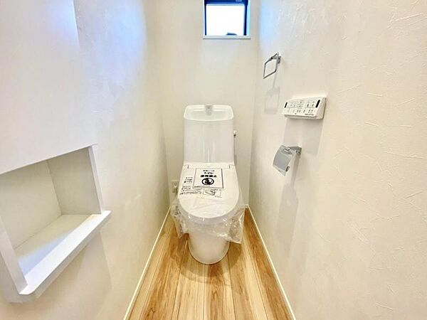 清潔感のあるシンプルで使いやすいトイレです。