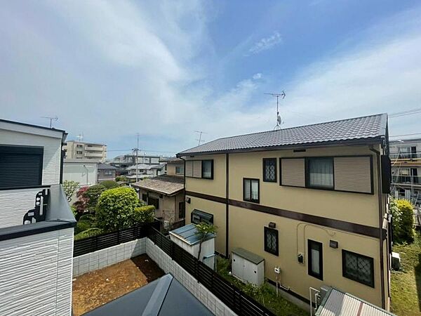都市の美しい夜景を眺めながら、落ち着いた時間を過ごせます。