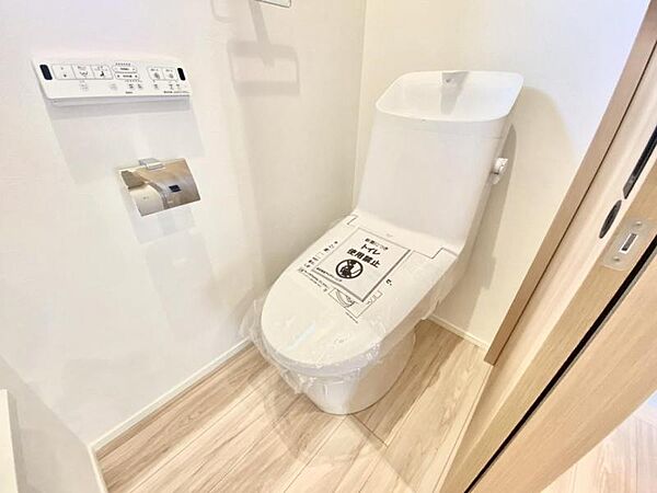 清潔感のあるシンプルで使いやすいトイレです。