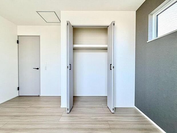 使い勝手の良い収納が豊富で、物が多くてもスッキリ片付けられます。(2026.8.24撮影)