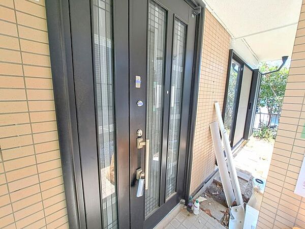 雑多な玄関ではなくスッキリ空間としてお家の顔になるよう設計いたしました。（2026年7月撮影）