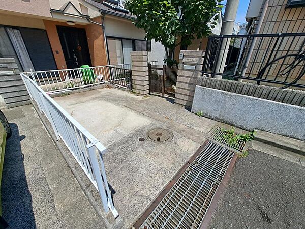 現地の状態をご覧いただくことで、隣接した環境をしっかりとご確認いただけます（2026年7月撮影）