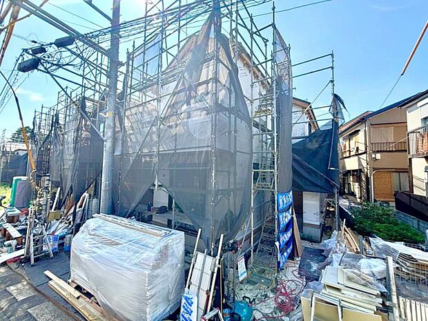 この場所だからこそ叶えられる開放感、陽光を取り入れた住宅です。是非現地でご体感くださいませ。（2026年8月撮影）