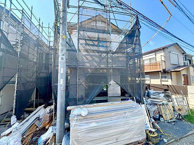 現地で広さのご体感ができます。図面と合わせてご説明しますので、お気軽にお問い合わせください（2026年8月撮影）